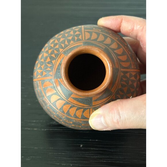 Mata Ortiz Seed Pottery Handmade by Flora Rodriguez Geometric Design Mexican Art - Picture 6 of 12